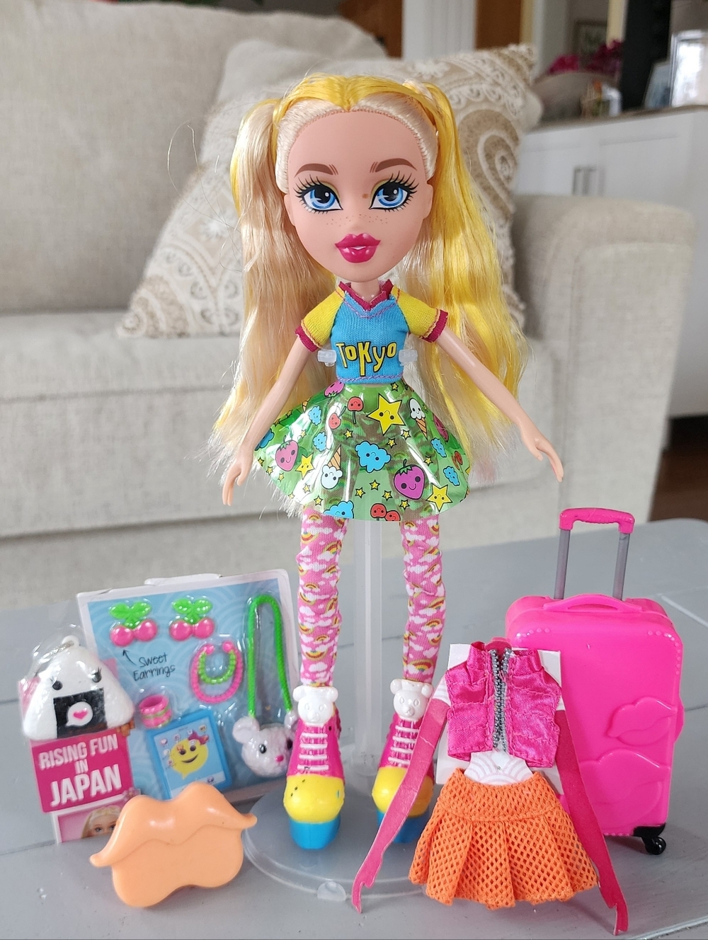 MGA Bratz Study Aboard Tokyo Cloe Doll 2016 Japan Yellow Hair Freckles Anime